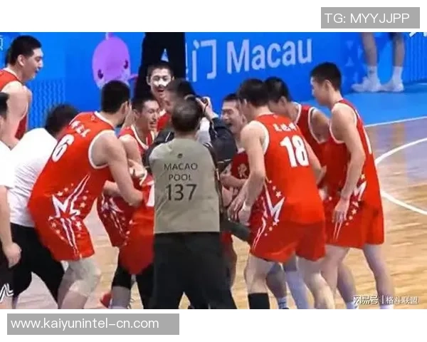 山东男篮与广东队精彩对决集锦回顾展现篮球魅力与激情瞬间